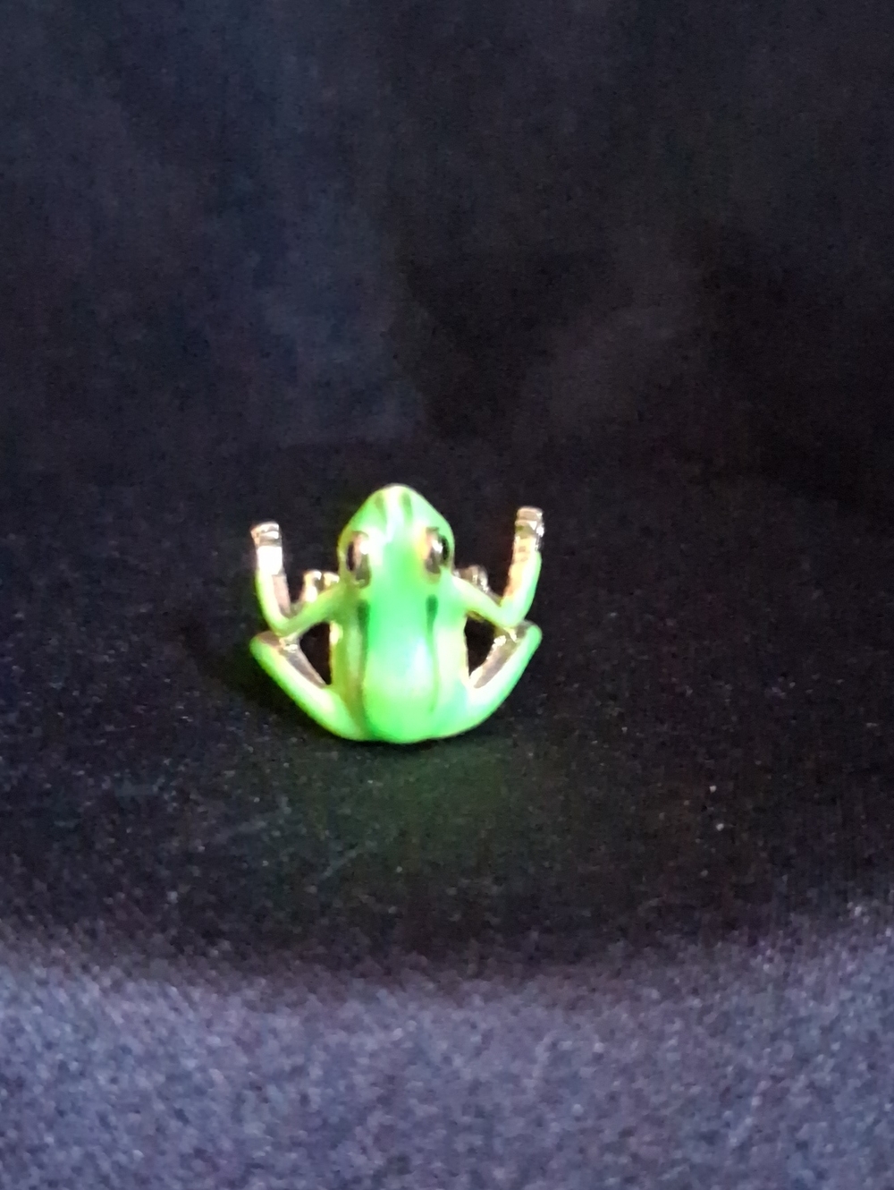 Gold Tone Enamel Frog Ring - Vibrant Green - Open Band - Size 7